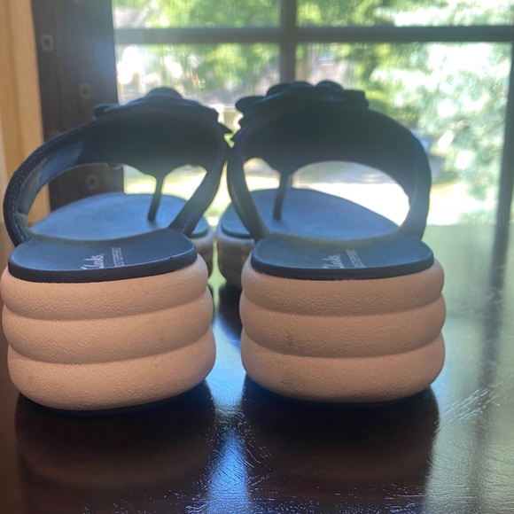 Clarks Cloudsteppers Dark Blue Floral Sandals - Picture 3 of 6